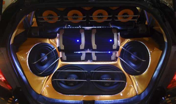 Categoría audio para auto en Safari Racing.